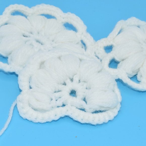 Granny Squares Flowers Lot & McCall's Spring 1976 Crochet Mag with Shawl Pattern - Picture 5 of 14